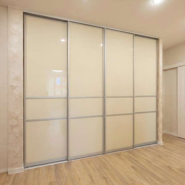 Шкаф-купе «Встроенный 4-дверный шкаф-купе Лакобель»